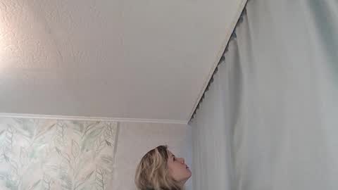 Melissa  Ray online show from March 7, 2:36 am