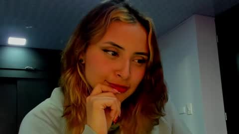 melissa_noir online show from June 25, 10:37 pm