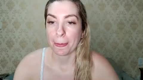 Melissa online show from July 28, 9:03 pm