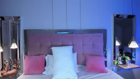 M E L I S S A  online show from November 24, 12:04 pm