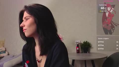 mellhyees online show from November 20, 5:10 pm