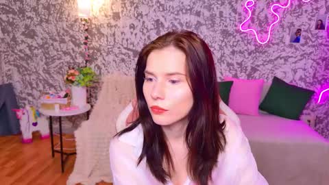 mellhyees online show from March 21, 4:11 pm