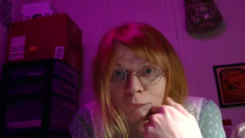 Snapshot of mellifluenced chatting on January 19, 7:04 am Mellifluenced online show from January 19, 7:04 am