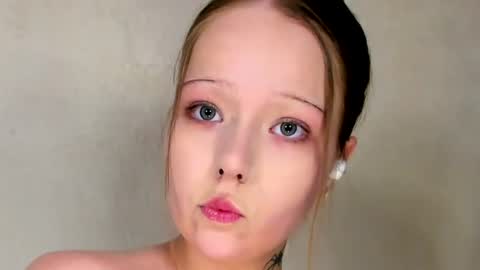 MelMooon online show from July 10, 9:08 pm