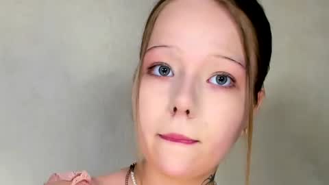 MelMooon online show from July 8, 8:34 pm