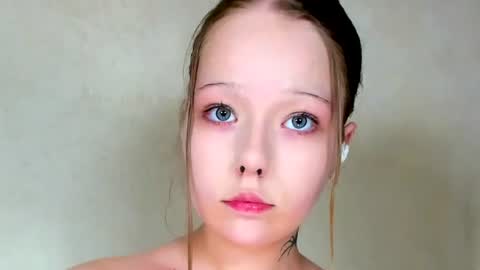 MelMooon online show from July 22, 9:28 pm