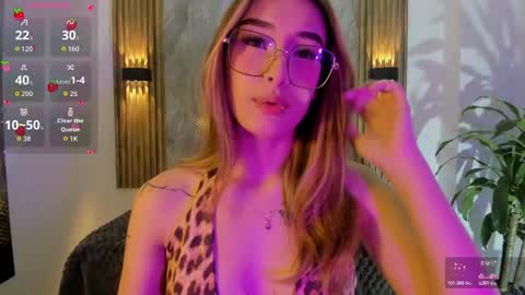 melodylanee online show from February 12, 11:25 am