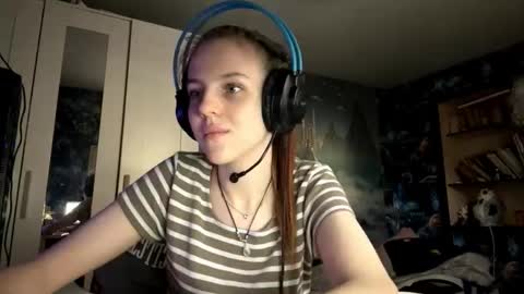 Snapshot of melonygriffen chatting on October 22, 12:29 pm Hi Im Aria 18 years old online show from October 22, 12:29 pm