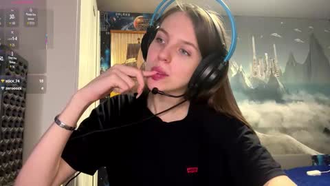 Hi Im Aria 18 years old online show from March 24, 1:06 pm