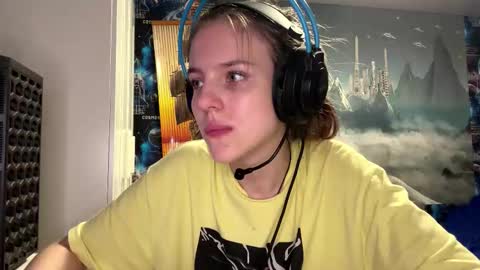 Hi Im Aria 18 years old online show from November 2, 2:28 pm