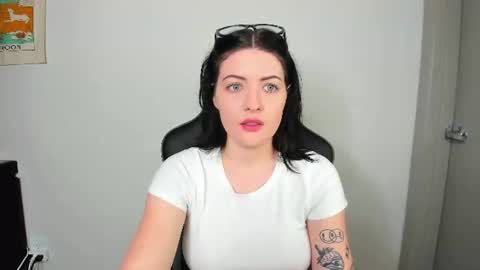 Melrose Strip online show from February 14, 1:13 am