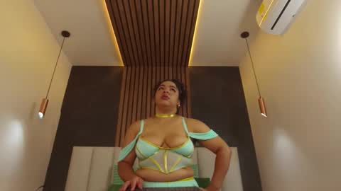  Memphis Williams  online show from December 5, 1:42 pm