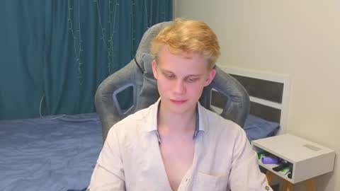 Snapshot of meow_mickey chatting on October 20, 3:06 pm Mickey online show from October 20, 3:06 pm