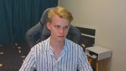 Snapshot of meow_mickey chatting on October 7, 4:14 pm Mickey online show from October 7, 4:14 pm