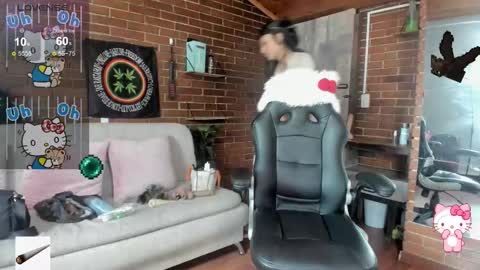 Snapshot of meow_mota chatting on October 7, 8:49 pm Valentina online show from October 7, 8:49 pm