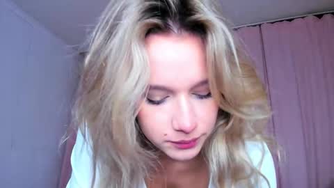 Lilu online show from December 3, 3:40 am