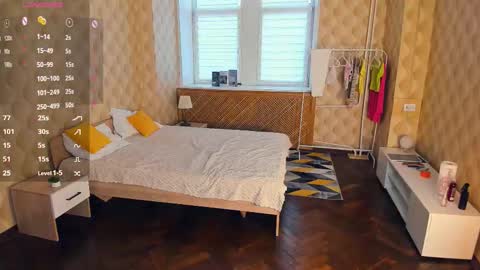 Julie online show from November 30, 11:50 am