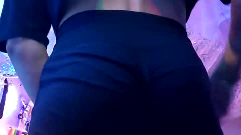 Snapshot of merelyalover chatting on March 11, 2:10 am gurlnips online show from March 11, 2:10 am