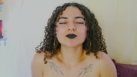 Merida Bell online show from December 20, 3:25 am