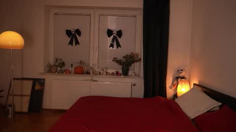 Lara OFFLINE  online show from November 4, 8:32 pm