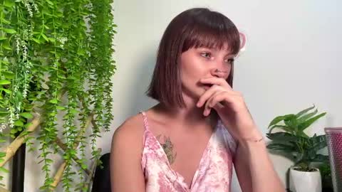 Annie online show from June 14, 1:24 pm