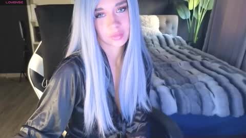 Snapshot of mezzalunaa chatting on October 2, 5:06 am vollmond online show from October 2, 5:06 am