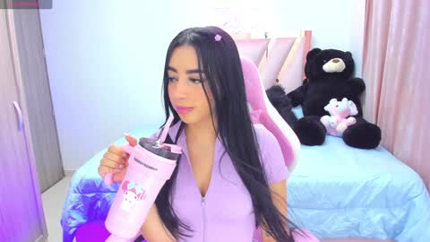 Mia online show from December 18, 1:37 am