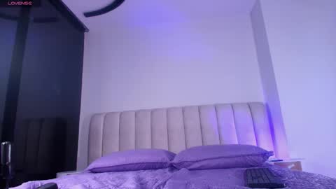 Emi online show from November 20, 7:33 pm