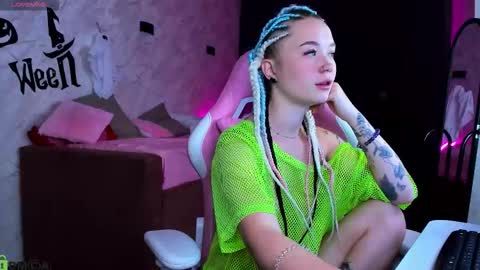 Mia  GMT7 Mon Tue Wen Thur 1000am-0300pm Sat 0300am-0900am online show from November 2, 12:54 am