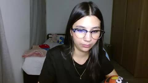 Mia online show from October 25, 3:40 am