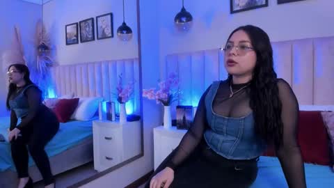 Mia online show from November 8, 12:52 pm