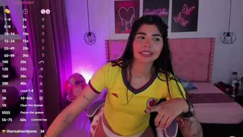 Mia online show from June 11, 6:28 pm