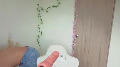 Snapshot of mia_adams66 chatting on October 15, 9:48 pm Mia adams online show from October 15, 9:48 pm