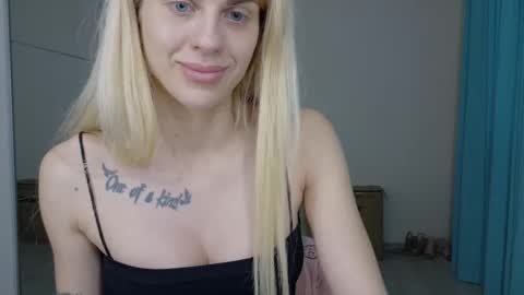 mia_angel online show from May 22, 5:42 pm