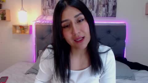 M I A  A Y R A online show from October 18, 3:27 pm