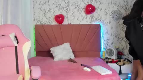 follow me MIA  online show from June 8, 9:38 pm