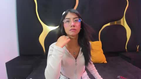 mia_clark18 online show from October 24, 4:19 pm