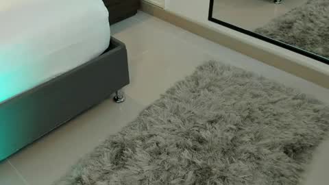 M I A  online show from May 5, 2:40 am