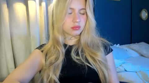 M I A  online show from July 1, 8:06 pm