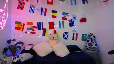 mia_cute_girl online show from June 11, 12:25 pm