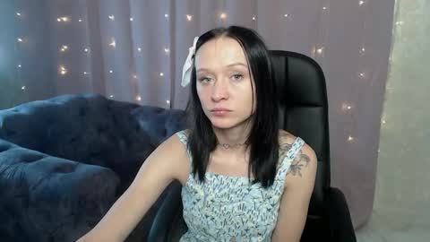 Mia online show from December 1, 2:09 am