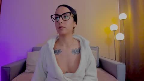 Sarah Luna online show from February 17, 6:40 pm