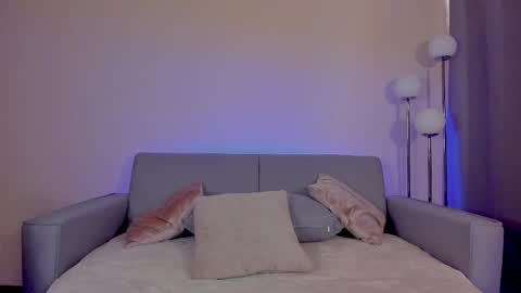 Sarah Luna online show from April 2, 1:51 pm