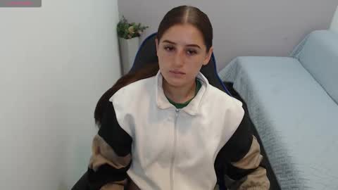 Mia online show from September 22, 1:15 pm