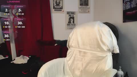 Mia online show from November 6, 10:29 am