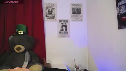 Mia online show from April 4, 12:45 pm