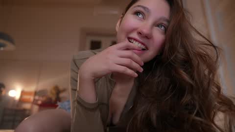 Mia online show from October 5, 4:36 pm