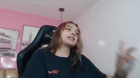 Mia online show from October 12, 2:09 pm