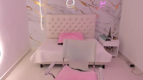    online show from October 4, 1:42 pm