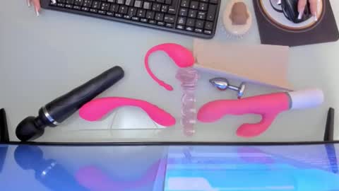    online show from March 7, 12:12 pm